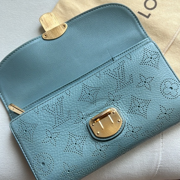 Authentic LV Mahina Amelia Wallet, EMERGENCY SALE. PRICE FIRM - Picture 13 of 17